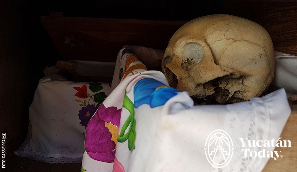 2309-Pomuch-cementerio-craneos-1-by-Cassie-Pearse