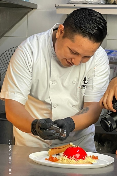 2401 ROMARIO Y SU POSTRE (1)-1