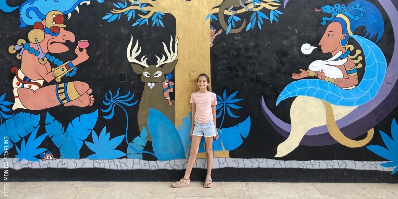 2402 Niños Museo del Mundo Maya by Monica Starling