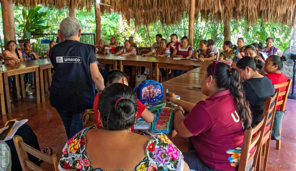 2404 Bordado Yucateco Taller UNESCO