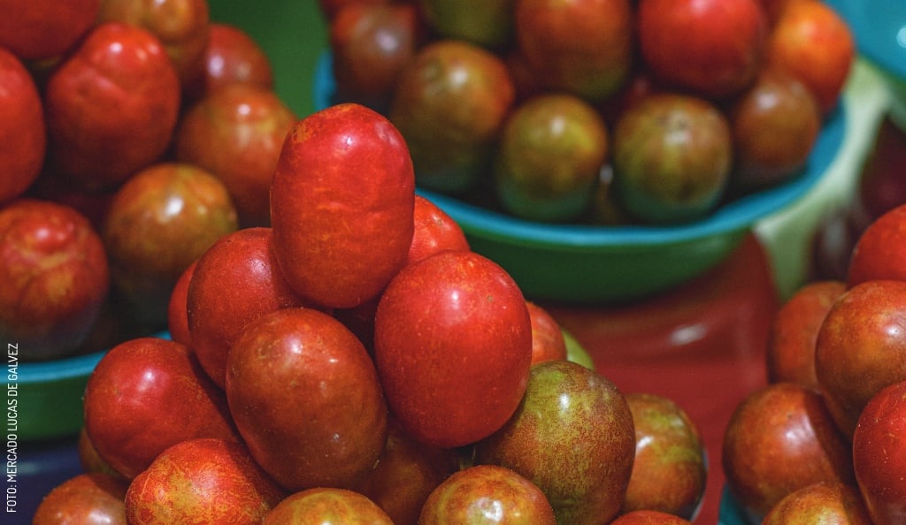 2404 Ciruelas by Mercado Lucas de Galvez