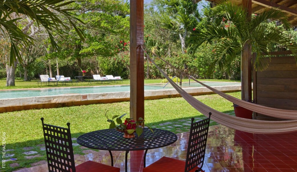 2404 Hamacas y piscina en THE HACIENDAS
