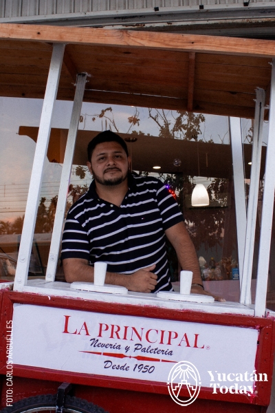 2404 Isaac Pacheco de la Heladeria La Principal by carlos arguelles