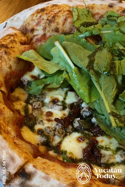 2404 Pizza de Napoleta by Yucatan today (1)