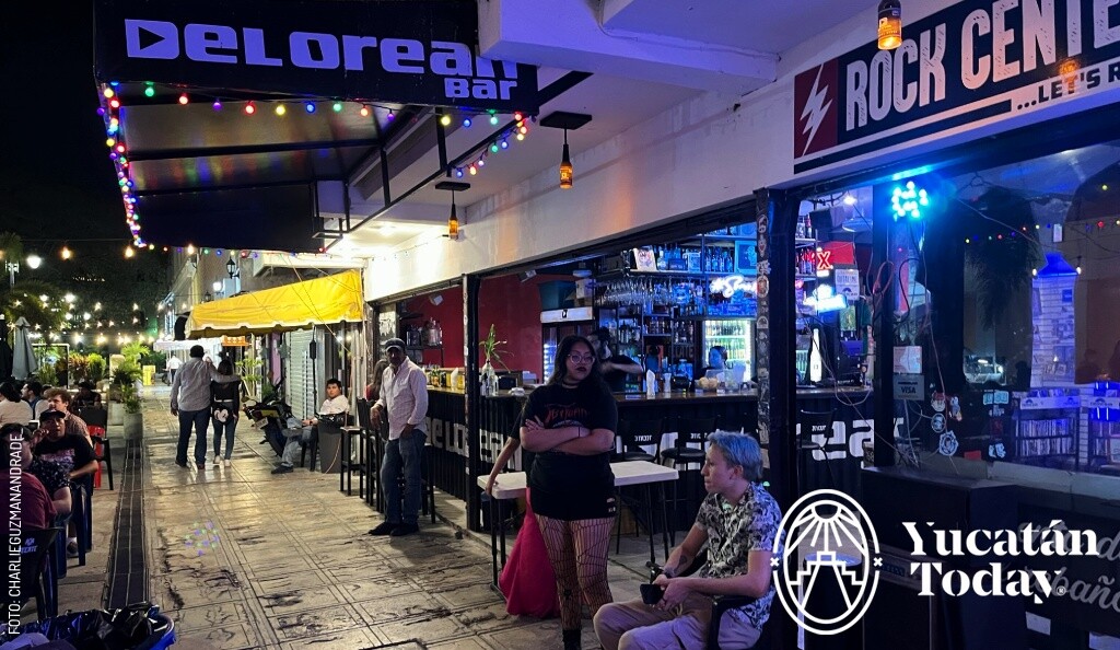 2405 Bar Delorean by charlie Guzman