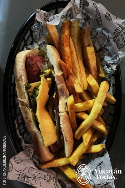 2405 Delorean hot dogs con papas a la francesa by charlie g