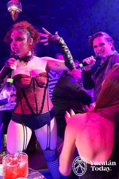 2406 Bernadette Lugares LGBT Mérida Centro Escenario by Sara Alba (1)