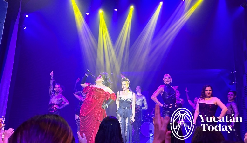 2406 Bernadette Lugares LGBT Mérida Centro Show Escenario by Sara Alba (1)