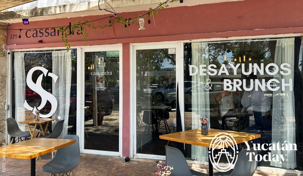 2406 Cassandra Comfort Food Lugares LGBT Mérida Centro Fachada by Sara Alba (1)