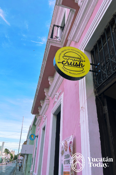 2406 Crush Lugares LGBT Mérida Centro Letrero y fachada by Sara Alba (1)