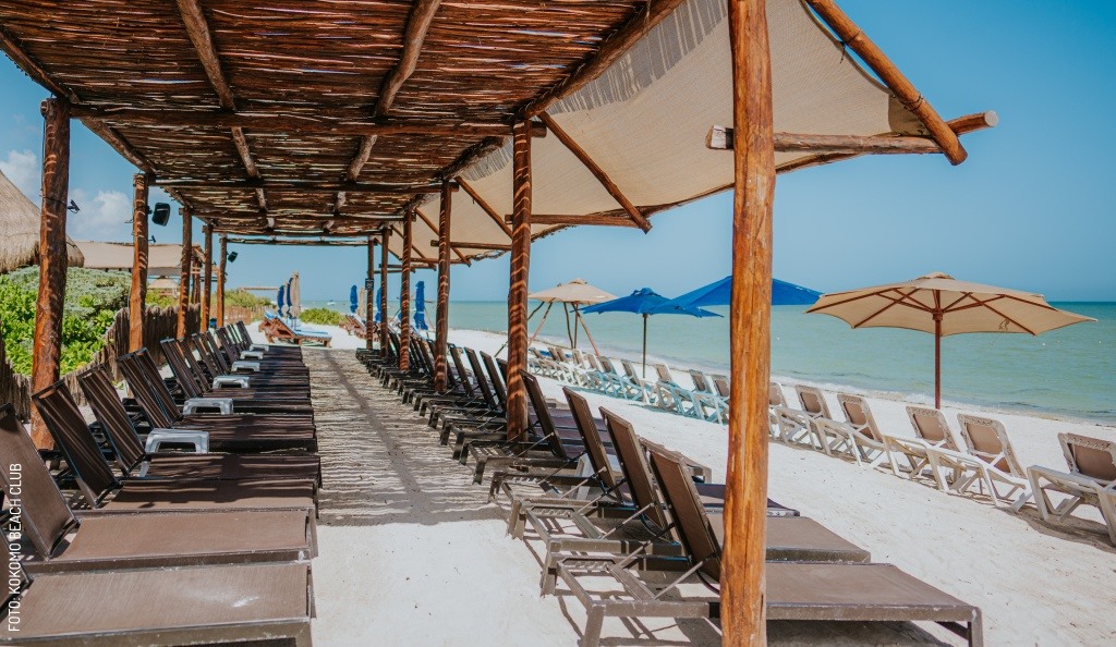 2406 Kokomo Club de Playa Chicxulub San Bruno Palapas y camastros by Kokomo Beach Club-1
