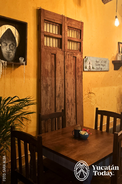 2406 La Abadía Lugares LGBT Mérida Centro Mesas comedor by Sara Alba (1)