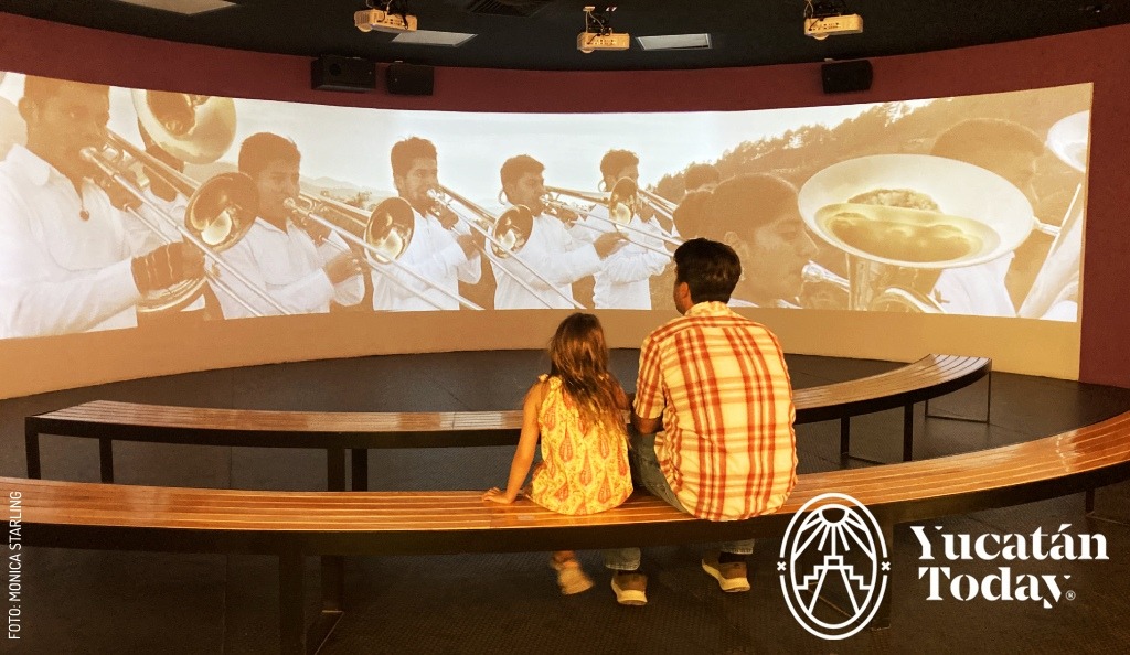 2406 Palacio de la Musica Salidas familiares Merida Centro Museo proyecciones by Monica Starling