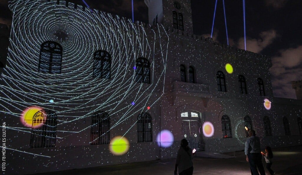 2408 Experiencia Inmersiva La Peni by Mérida es cultura slogo