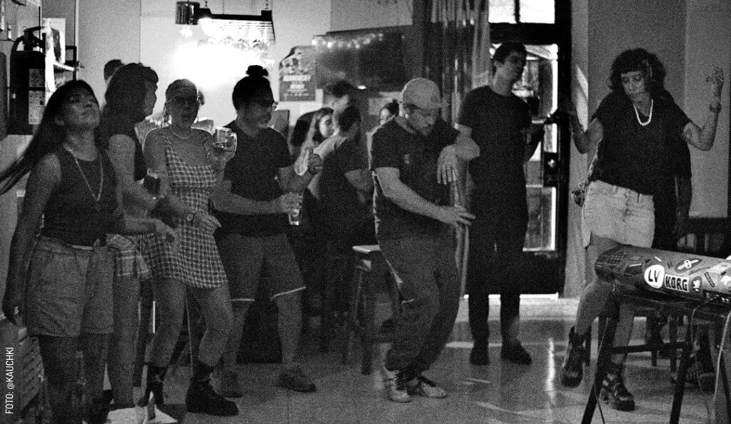 2408 La Casa de la Gata Negra by KAUCHKI slogo