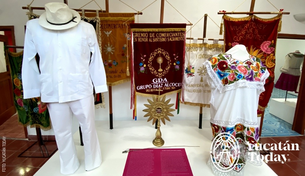 2408 Museo de Ropa Etnica de Mexico MUREM Valladolid bordadoby Andrea Mier y Teran