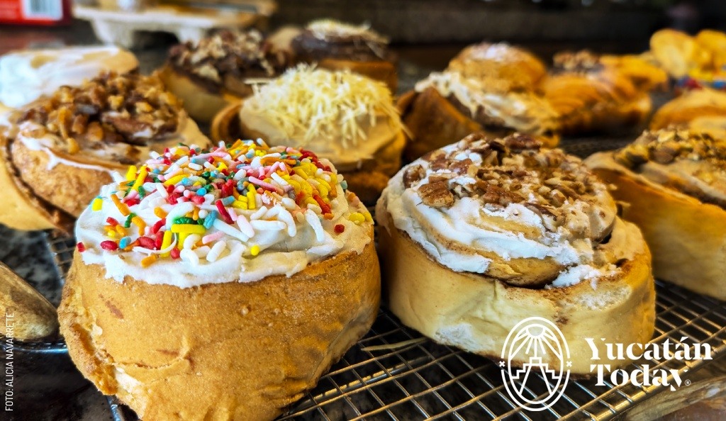 2409 Cimonnis Bakery Cafeterías Mérida Roles Variados by Alicia Navarrete