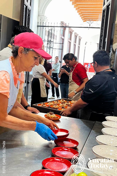 2409 Refettorio Mérida Asistentes by Carlos Guzmán