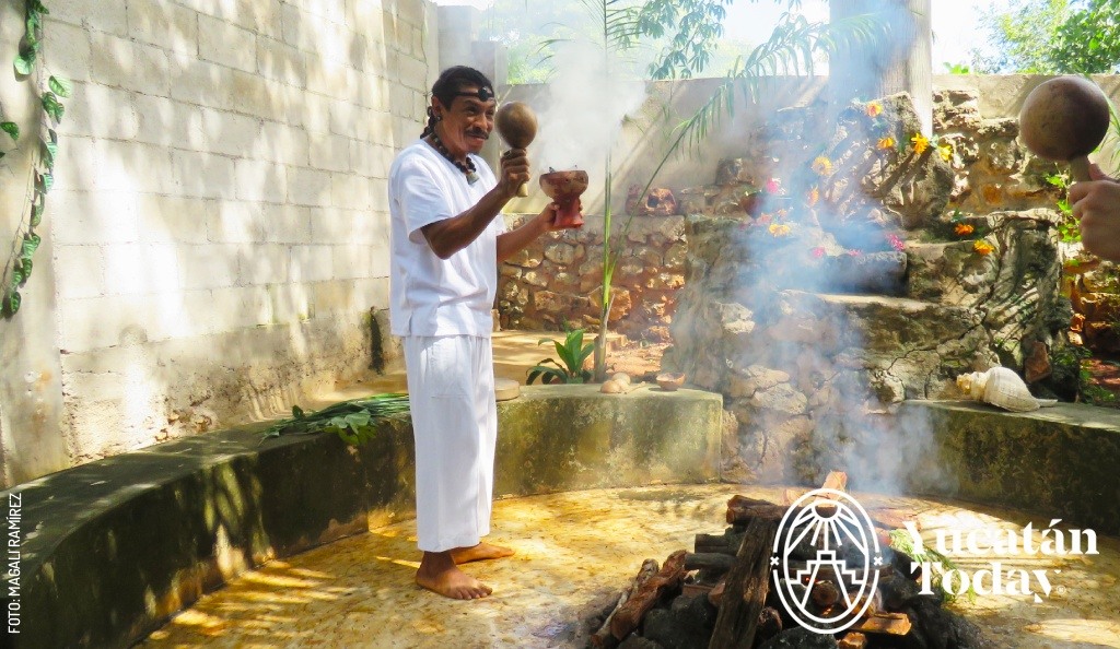 2410 Hermano Maya Izamal by Magali Ramirez (1)