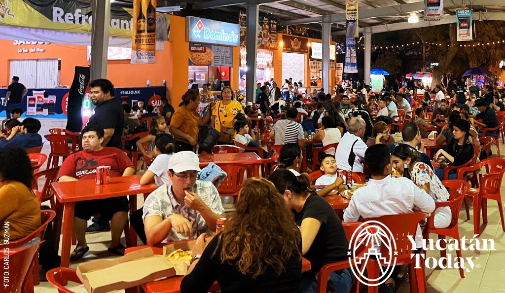 2412 Feria Xmatkuil Merida Comedor by Carlos Guzman