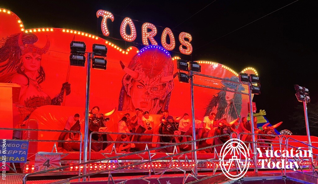 2412 Feria Xmatkuil Merida Toros Juegos Mecanicos by Carlos Guzman