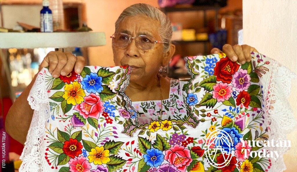 2412 Hipil Mani Mestiza y su Bordado by Yucatan Today (1)