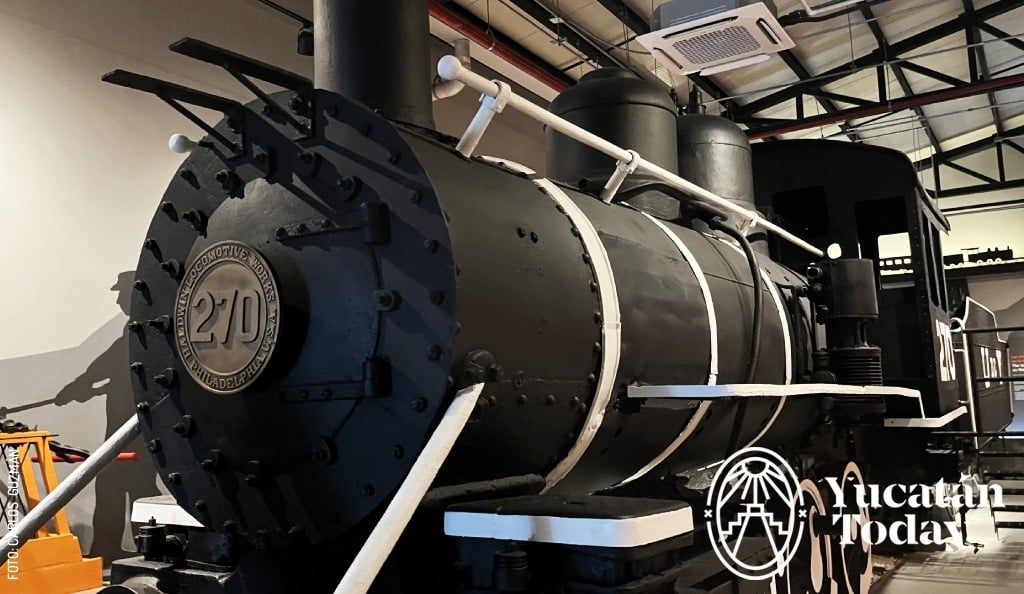 2412 Museo del Ferrocarril Merida Ferrocarril by Carlos Guzman