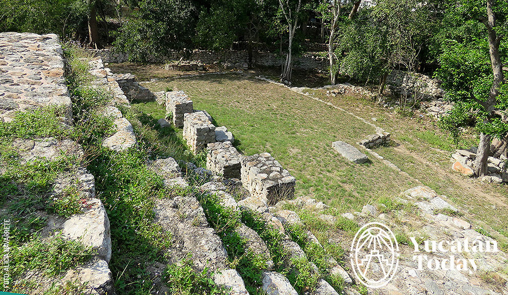 Acanceh-Palacio-de-los-Estucos-by-atnavarrete