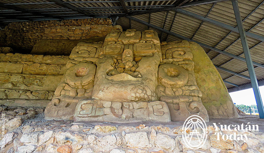 Acanceh-Piramide-Mascarones-Mascaron-Norte-D-by-atnavarrete