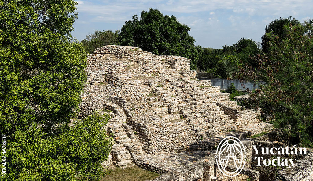 Acanceh-Piramide-posterior-Mascarones-by-atnavarrete