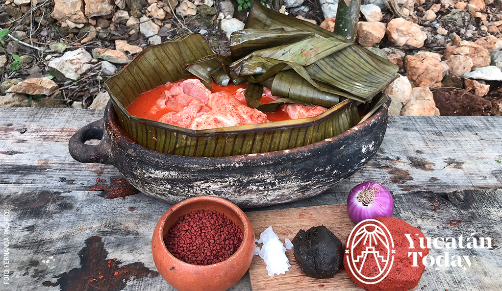 Achiote-gastronomia-yucateca-pollo-pibil-cochinita-pibil-by-Fernanda-Pacheco