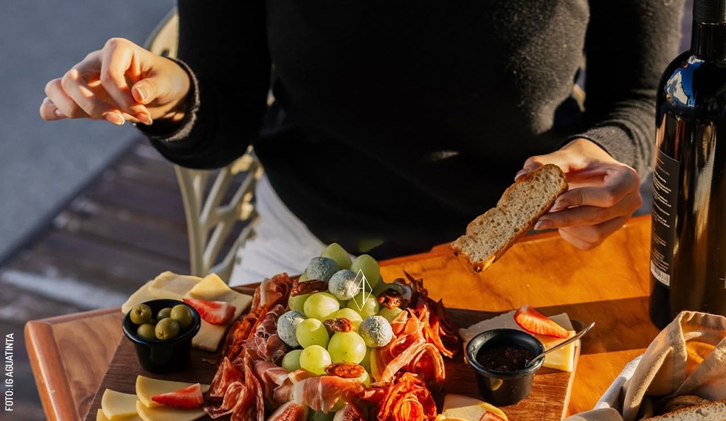 Aguatinta-Bistro-bar-merida-tabla-by-IG-Aguatinta