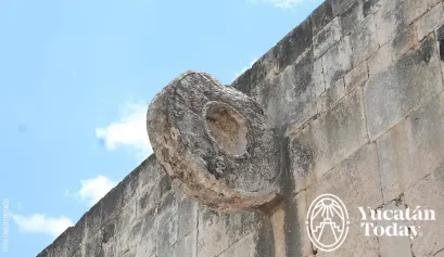 Aro-de-juego-de-pelota-Chichén-Itzá-by-Carlos-Rosado