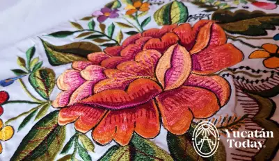 Bordado-a-maquina-blusa-bordada-maní-by-Olivia-Camarena-20210504_121136