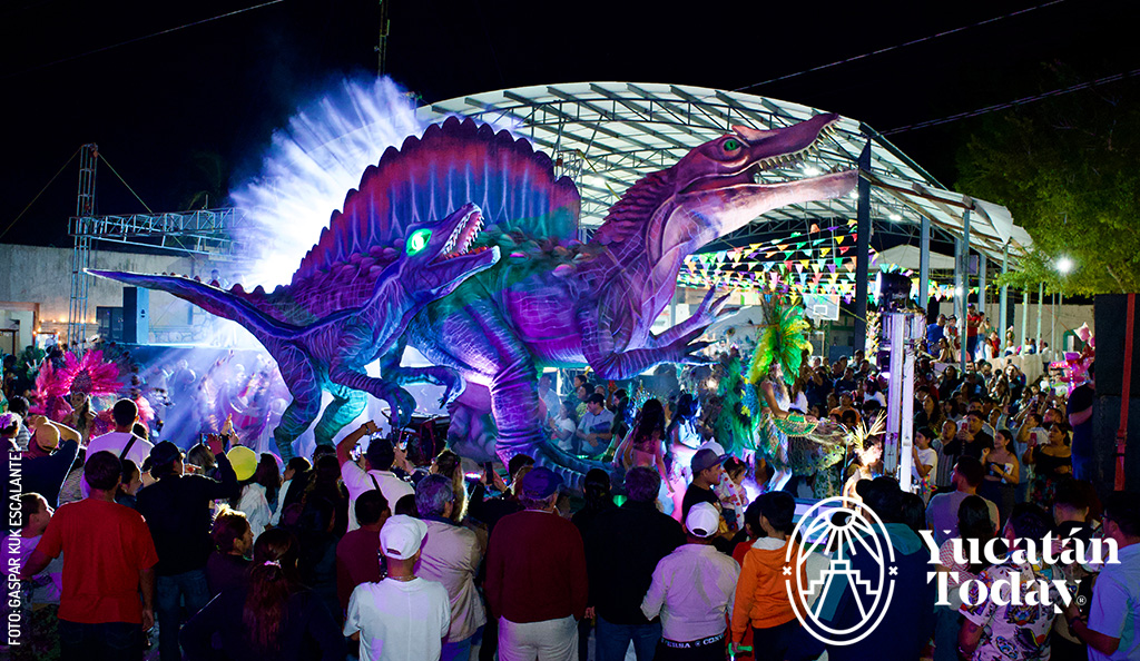 Carnval-Dzilam-de-Bravo-dragones-by-Gaspar-Kuk-Escalante