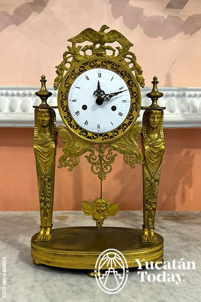 Casa-Montejo-museo-reloj-by-Olivia-Barker