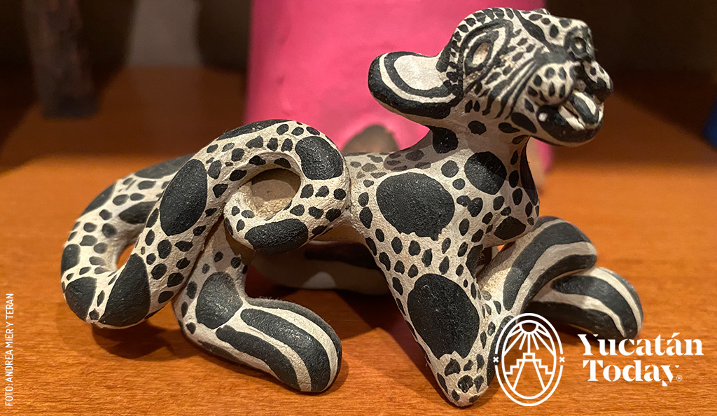 Casa-de-los-Venados-Valladolid-arte-popular-jaguar-by-Andrea-Mier-y-Teran