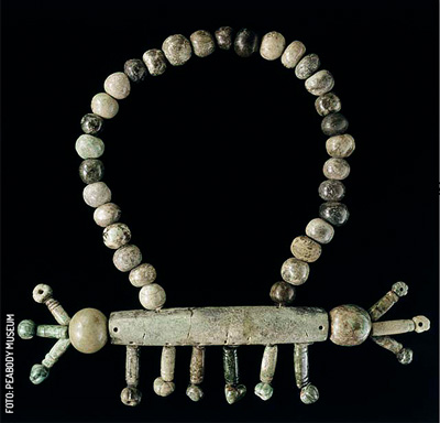 Cenote Chichen Itza Cuentas de jadeita by Peabody Museum