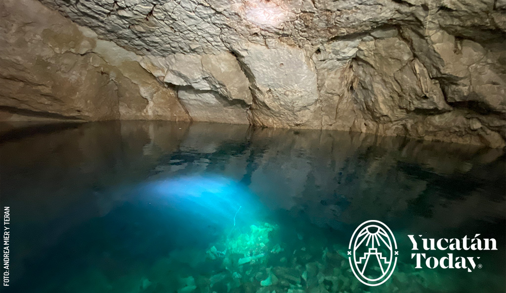 Cenote-Canunchen-en-Homun-by-Andrea-Mier-y-Teran