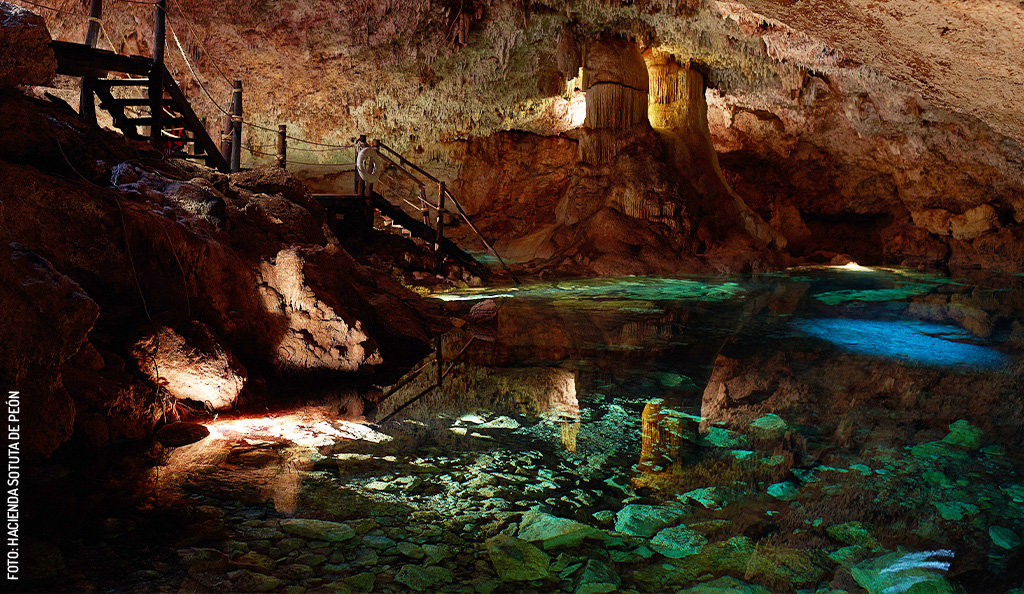 Cenote-Dzul-Ha-2-en-y-por-Hacienda-Sotuta-de-Peon
