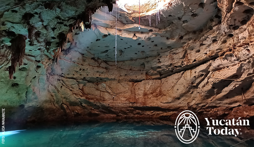 Cenote-Hool-Kosom-en-Homun-by-Alicia-Navarrete