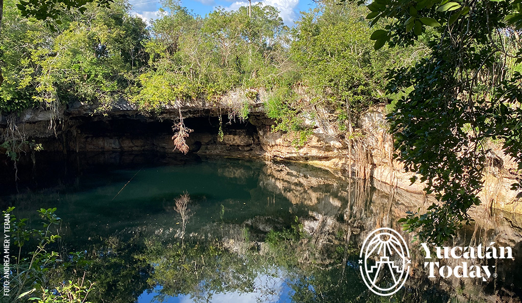 Cenote-Kikil-cerca-de-Tizimin-by-Andrea-Mier-y-Teran