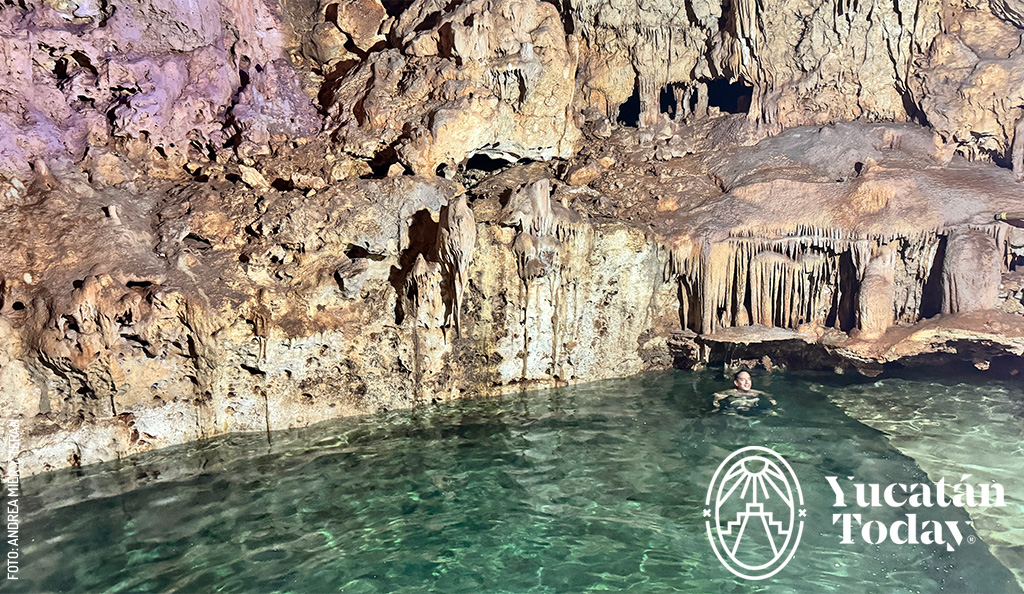 Cenote-Pajaro-Toh-en-Tecoh-balneario-George-de-la-Selva-by-Andrea-Mier-y-Teran