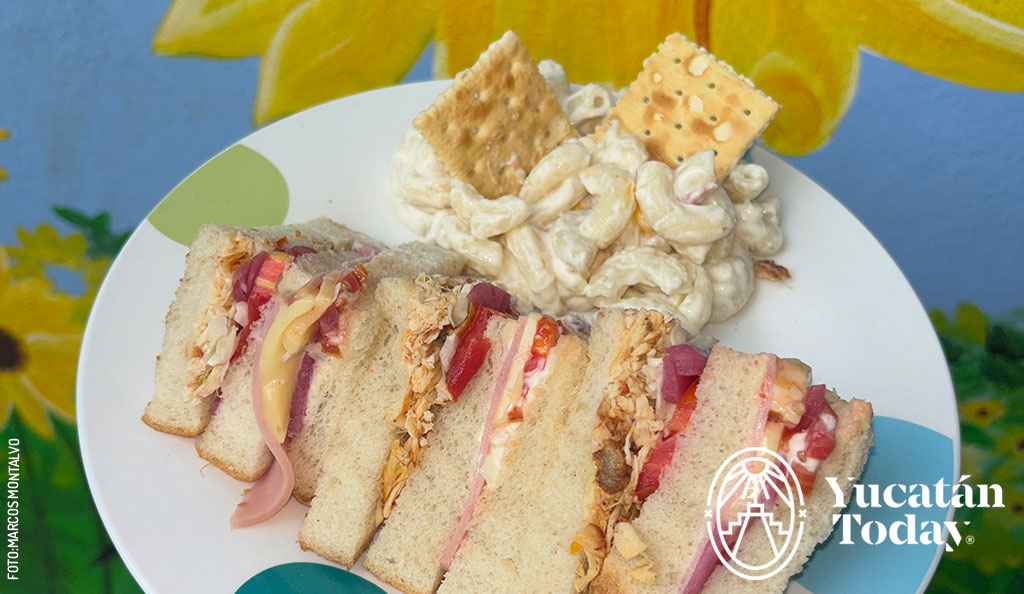 Cocina-Economica-Las-Tres-Margaritas-sandwich-en-Temax-by-Marcos-Montalvo