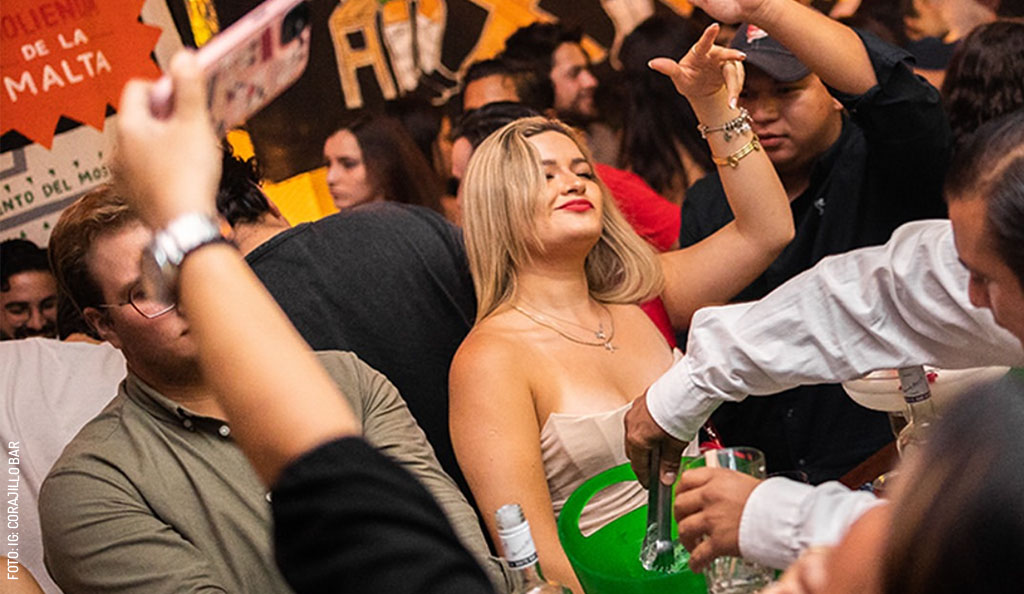 Corajillo-bar-ambiente-by-IG-Corajillo-bar