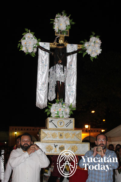 Cristo-Sitilpech-en-Izamal-procesion-by-Leobardo-Cox-Tec