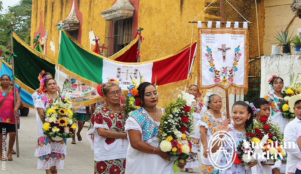 Cristo-Sitilpech-en-Izamal-procesion-gremio-by-Leobardo-Cox-Tec