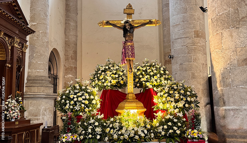 Cristo-de-las-Ampollas-Catedral-San-Ildefonso-Merida-by-Andrea-Mier-y-Teran