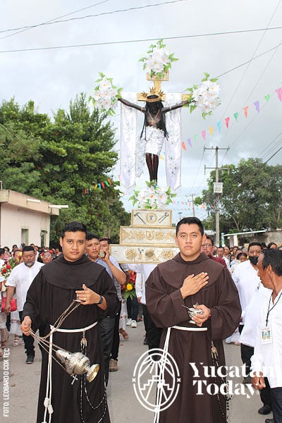 Cristo-negro-Sitilpech-procesion-en-Izamal-procesion-gremio-by-Leobardo-Cox-Tec