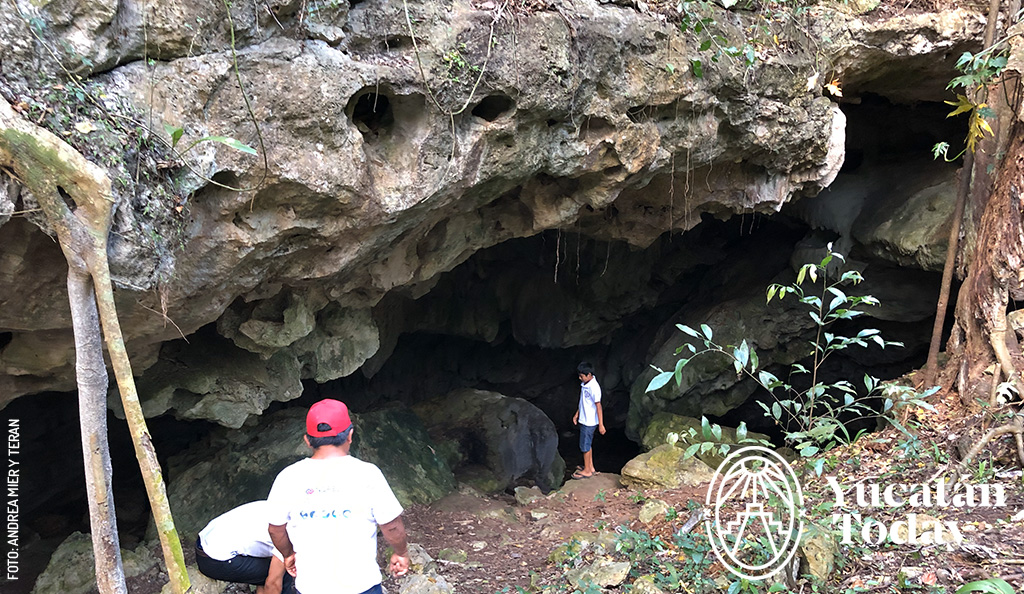 Cueva-del-Leon-en-San-Manuel-Km-11-en-Tizimin-by-Andrea-Mier-y-Teran
